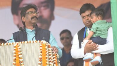 Photo of समर्थन में एस.एस.+ 2 उच्च विद्यालय में गरजे हेमन्त सोरेन,बजरंग महतो को विजयी बनाकर व्यवसायी माफिया को चोट दें : मुख्यमंत्री
