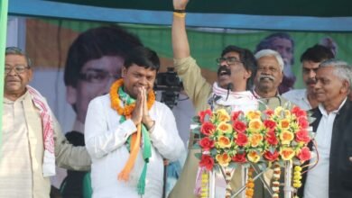 Photo of महागठबंधन के प्रत्याशी के पक्ष में चुनाव प्रचार करने पहुंचे मुख्यमंत्री हेमंत सोरेन ने कहा,विपक्ष व्यवसायियों एवं पूंजी पतियों को लेकर चलता है जबकि हमारी सरकार गरीबों को